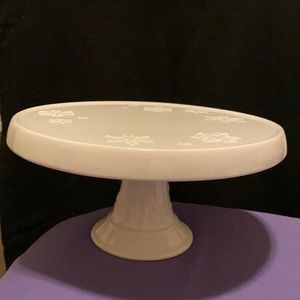 Porcelain cake stand